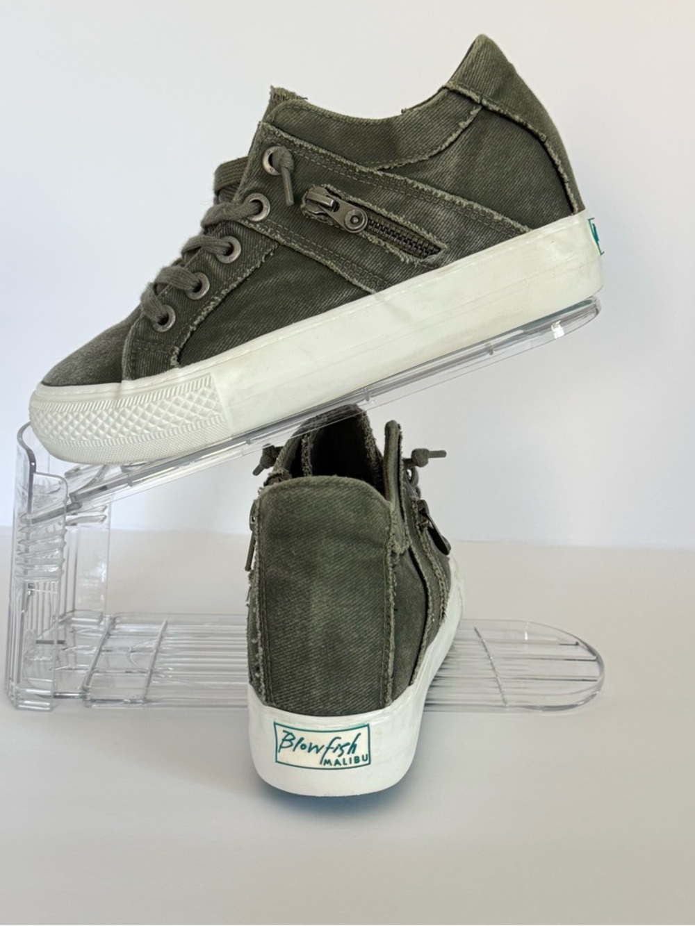 Blowfish Malibu Olive Green Canvas Sneakers Zip Side Women’s Size 7 Casual